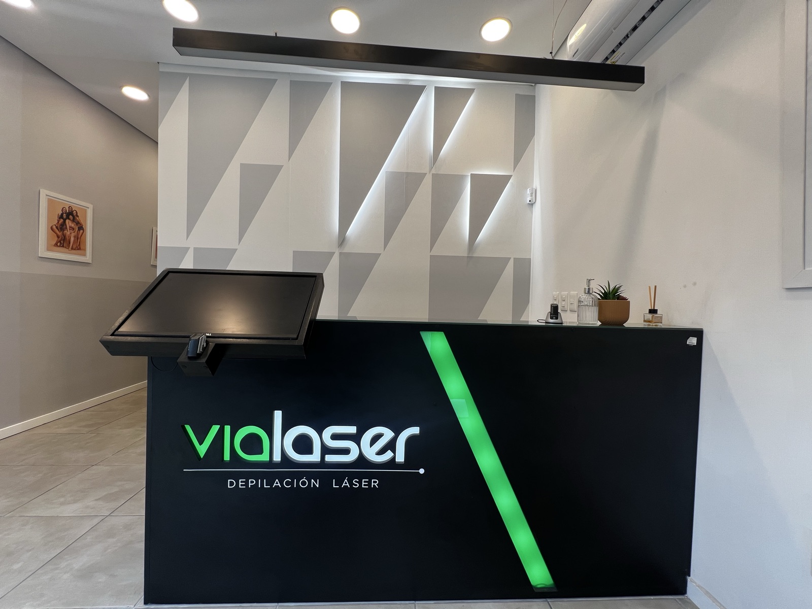 Recepción de la sucursal Via Laser